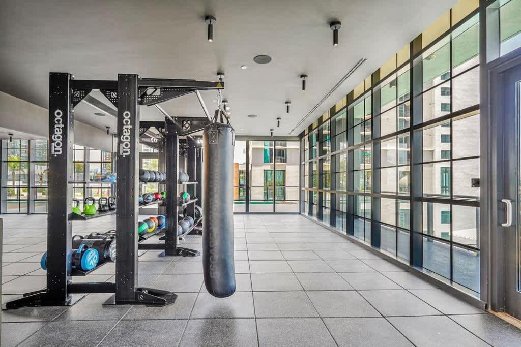 Chic Downtown - Views Gym & Pool Apartamento